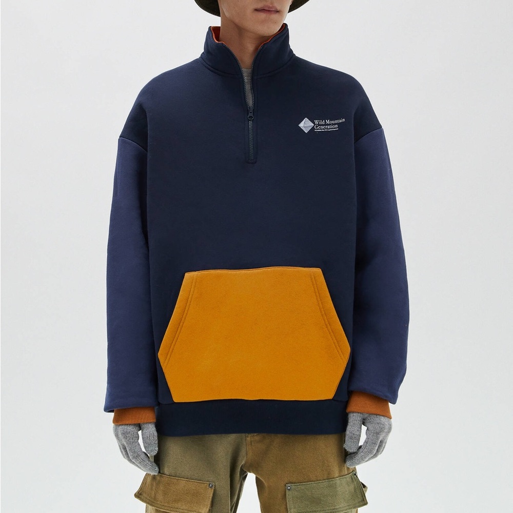 Half-zip sweatshirt with contrasting pocket